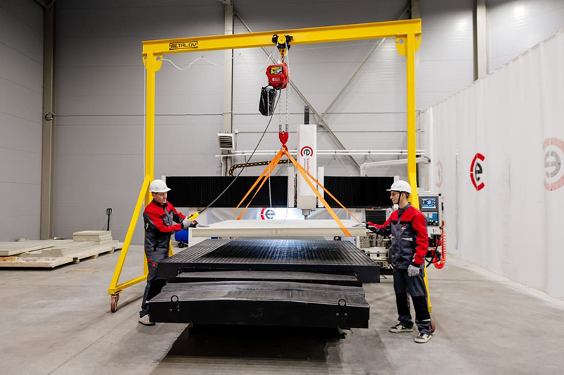 Наш мини-козловой кран 3Т 4x4 метра и грузоподъемное оборудование уже в работе! ООО «КЕМИНС» (г. Рязань).